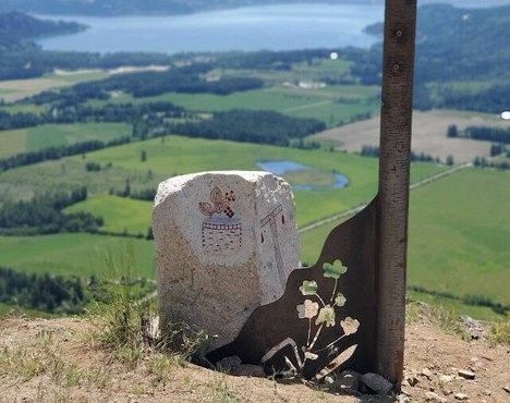 Secwépemc Landmarks, Missing Tappen Bluffs Sculpture
